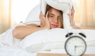 Защо се чувстваме уморени дори след 8 часа сън?