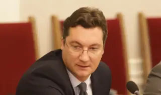 Крум Зарков: След като президентът не приема моите становища, е редно да освободя поста правен секретар