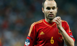 Иниеста иска повече пари, не преподписва