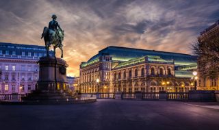 Модернистичен фонтан във Виена предизвика недоумение и гняв (ВИДЕО+СНИМКИ)
