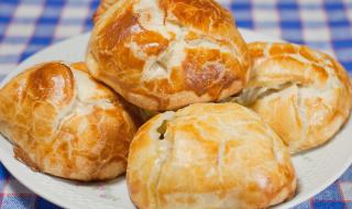 Рецепта на деня: Пухкави кашкавалки с екстри