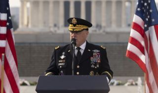 Марк Мили: Подкрепяме Украйна в усилията й да е способна да се защитава сама