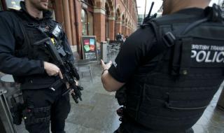Тийнейджърка арестувана в Лондон за тероризъм