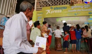 Камбоджа помага на бедните