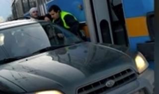 Шофьори на тролей и джип се сбиха в София