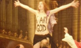 ФЕМЕН-ка прекъсна църковна служба в Кьолн (видео)