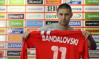 Иван Бандаловски подписа с белгийски тим