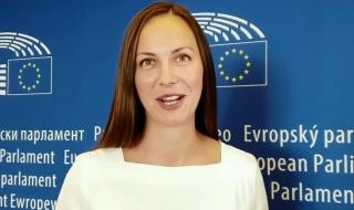 Наш евродепутат предлага драстично намаляване на таксите за преводи в евро