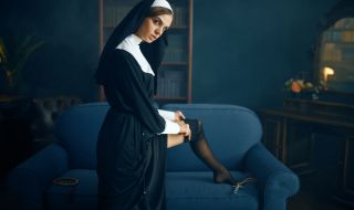 Палава монахиня се заигра с 14-годишна