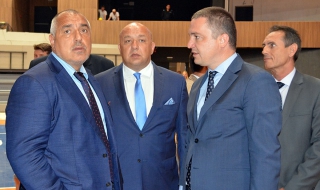 Борисов и Кралев инспектираха реконструираната зала "Конгресна"