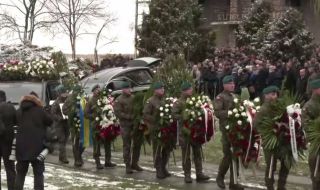Държавни погребения за двамата убити от взрив на ракета в Полша