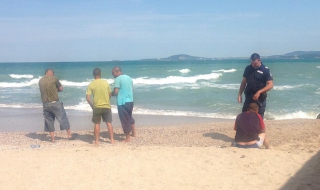 Дете се удави в неохраняема зона на плажа в Бургас