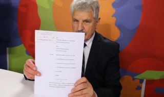Атанас Железчев внесе документите на БЗНС в ЦИК