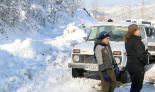 Спасиха туристи с дете от снежна блокада