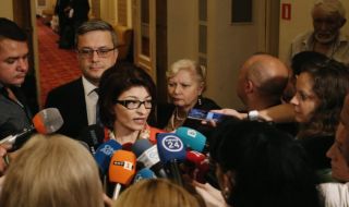 Десислава Атанасова: След 6 месеца в коалицията достигнаха до ниво нулева толерантност помежду си 