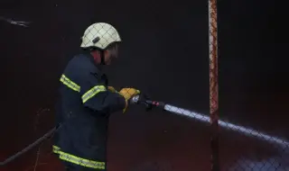 Овладяха огъня край Котел и Карлово, горя депо в София