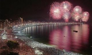 Два милиона посрещат 2013 на Копакабана