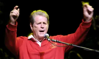 Знаменитости отдадоха почит към Брайън Уилсън от Beach Boys