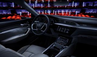 Audi превръща колата в киносалон