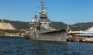 Руски военен крайцер се придвижи към Азовско море