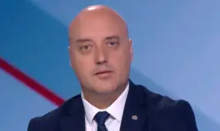 Атанас Славов: С Пеевски периодично са летели бизнесмени. Те на плаж ли са ходили или са договаряли някакви сделки?