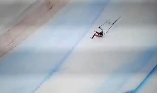 Ужасяващо падане на спускането в Санкт Мориц (ВИДЕО)