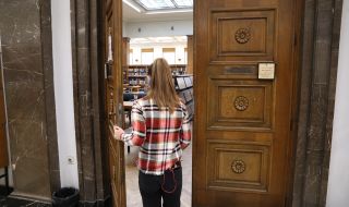 МЗ в отговор на ФАКТИ: Студентите могат да посещават университетски библиотеки без зелен сертификат