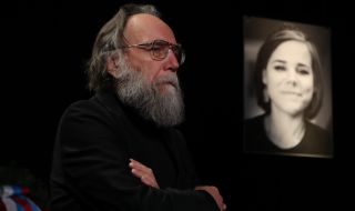 Опечалени си взеха последно сбогом в Москва с журналистката Даря Дугина 