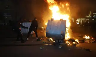 Извозиха до болнични заведения пострадали при погрома в центъра на София