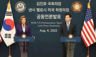 Пелоси разговаря с председателя на южнокорейския парламент след посещението си в Тайван