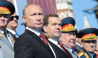 След взрива на Кримския мост Путин и Медведев неочаквано притихнаха