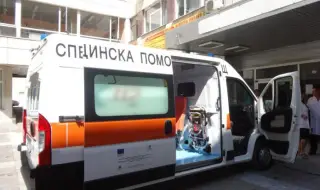 Три жени са ранени след удар между автобус и товарен автомобил край Кресна