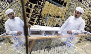 Златото в Дубай поевтиняа, защото трудно се изнася