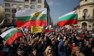 Протестиращи: Да погребем завинаги сегашната система