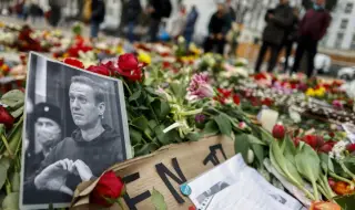 Родителите на Навални благодариха на хората, отдали му почит на гроба