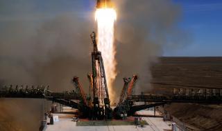 Пилотиран руски кораб лети към МКС