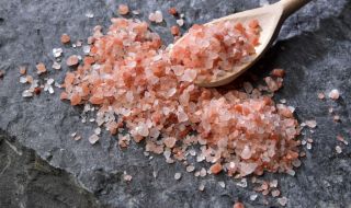 Защо да заменим обикновената сол с хималайска