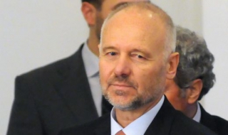 Двама министри представят екипите си