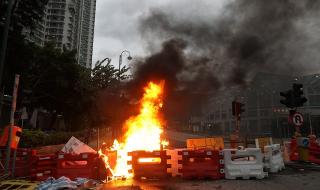 Улична война в Хонконг (ВИДЕО+СНИМКИ)