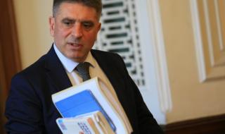 Данаил Кирилов: Спазвам изискването на премиера да не пиша във "Фейсбук"