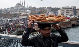 Хиляди безработни на месец в Турция