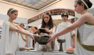 "Разкъсаха" Орфей в Изложбени зали "Рафаел Михайлов"