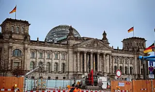Bild: Германските депутати гласуват различно в Берлин и Брюксел за ракетите за Киев