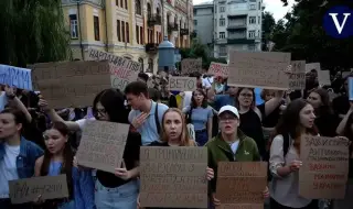 9 хиляди излязоха на митинг в Киев срещу спорния закон за корупцията, подписан от Зеленски