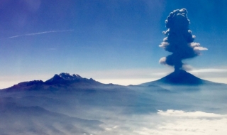 Вулкан в Мексико изригна 324 пъти в рамките на 24 часа