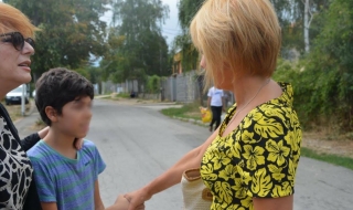 Манолова провери условията за живот на децата-бежанци