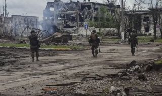 Артилерийски обстрел на химически завод в Северодонецк