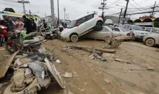 Над 1800 чуждестранни туристи са спасени след наводнение в Тайланд