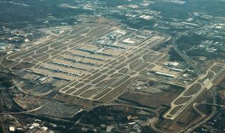 Трима пострадали след случаен изстрел в Атланта