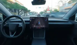 Роботакситата на Tesla участват в инциденти девет пъти по-често от обикновените автомобили с шофьор